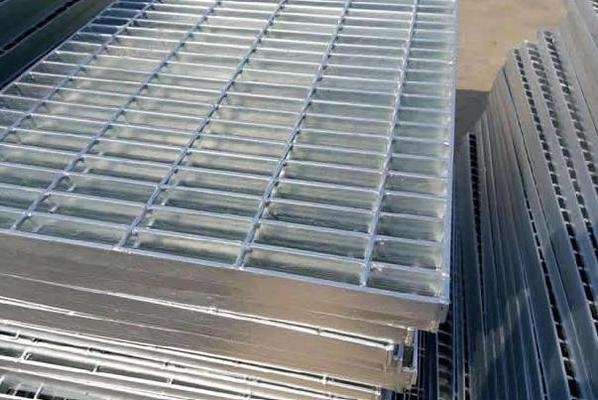 厚鋼板長途運輸注意事項，厚鋼板長途運輸，關(guān)鍵環(huán)節(jié)與注意事項詳解