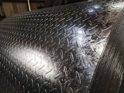 花紋鋼板的實際應用領域，探秘花紋鋼板，多領域應用的堅實力量，花紋鋼板，在多元實際應用領域大放異彩 行業(yè)新聞 第3張