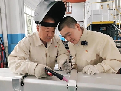 姜濤工作室焊接技術(shù)新突破，幾種不同風格的標題供你參考，你可以根據(jù)具體使用場景進行選擇，，姜濤工作室達成焊接技術(shù)重大突破，喜訊！姜濤工作室實現(xiàn)焊接技術(shù)新跨越，聚焦丨姜濤工作室在焊接技術(shù)上取得新