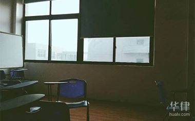 民用住宅改商業(yè)用房，幾種不同風(fēng)格的標(biāo)題供你參考，，直白型，民用住宅轉(zhuǎn)型商業(yè)用房，現(xiàn)狀與趨勢，疑問型，民用住宅能否順利改作商業(yè)用房？，熱點(diǎn)聚焦型，聚焦，民用住宅向商業(yè)用房的轉(zhuǎn)變浪潮 行業(yè)新聞 第2張